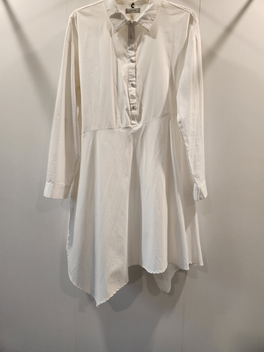 CUPIO White Long Sleeve Shirt With Asymmetric Hem